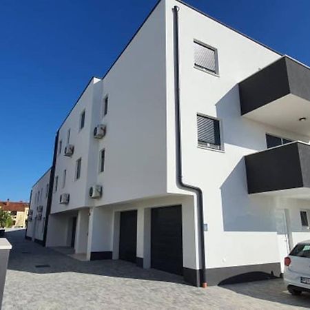 Apartment Sunrise With Private Parking Pula Exterior photo