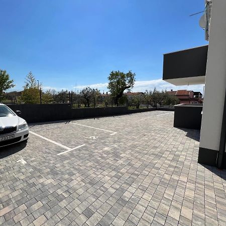 Apartment Sunrise With Private Parking Pula Exterior photo
