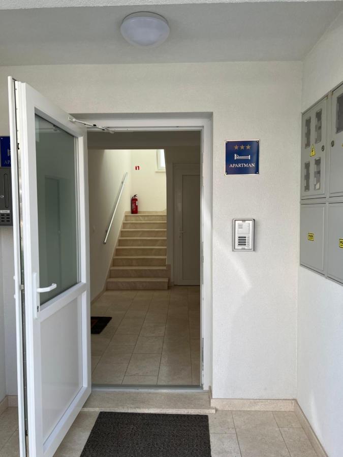 Apartment Sunrise With Private Parking Pula Exterior photo